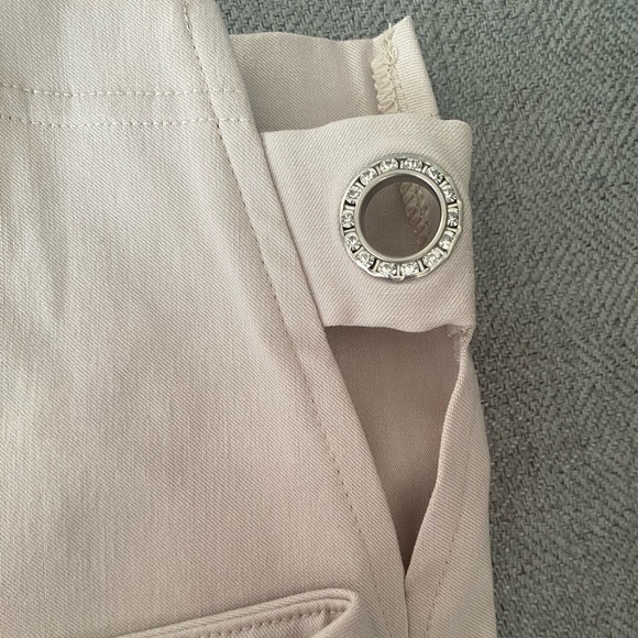 🤍CLEO🤍Beige/Cream Crop/ capris pants with jewel detail . Size Large. like new! - Picture 6 of 11